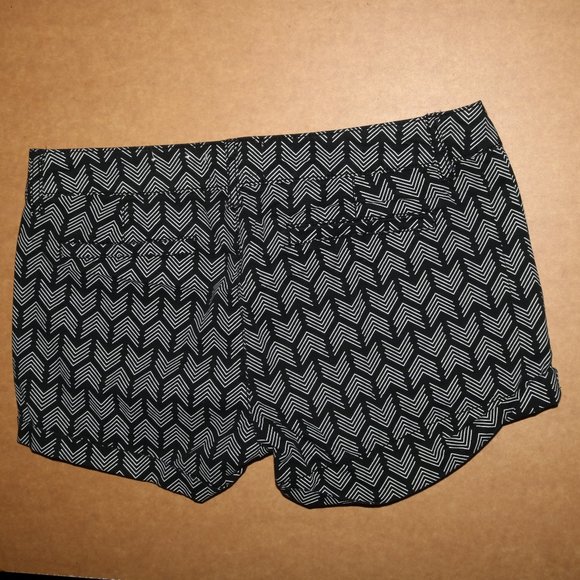 SO Black and White Arrow Shorts w31 Length 10.5 - Picture 5 of 5